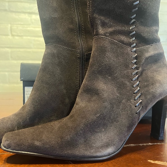 Kenneth Cole Suede High Heel, Calf Length Boots. (Sz 7.5m) - Picture 4 of 7